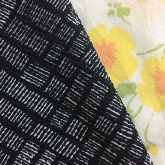 Black and white XS A-line H&M skirt - Picture 2 of 3